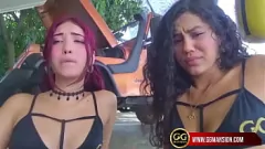 play Lesbienele latine în lenjerie se udă și sălbatică în fantezia bubuitoare de baie