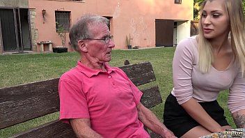 play Vazio bichano cum sexo adolescente fodido por um 80 ano de idade