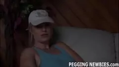 play Experimente o prazer máximo quando uma mulher dominante assume o controle com um vibrador enorme, apertando a bunda apertada de seu parceiro submisso enquanto faz um boquete alucinante nesta intensa cena de fetiche bdsm femdom