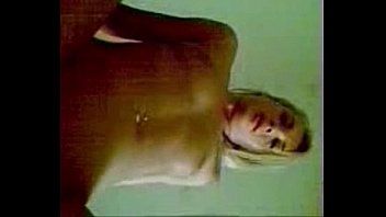 play Roemeense Diana maakt xnxx-films voor geld met haar buurvrouw