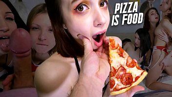 play Fetita face sex in timp ce mananca o pizza gustoasa