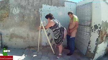 play Sexo detrás de la casa con un buen adolescente