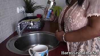play Le gros cuisinier fait des films xnxx depuis la cuisine