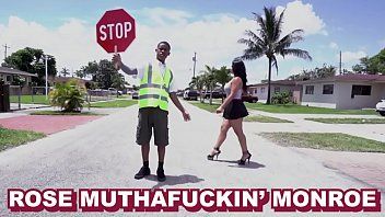 play O trabalhador hardcore fode uma mulher sexy enquanto ama a sua