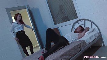 play Dans son petit lit d'une personne baise sa belle-fille sexy