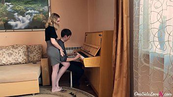 play Piano teacher penetrates exciting young man