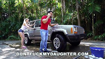 play Ele dá o pênis dela no carro sem proteção mesmo que não se conheçam