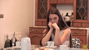 play La adolescente excitada e inquieta tiene sexo con el sex man hasta que se queda dormido