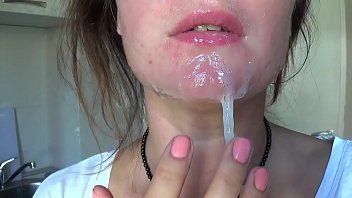 play He pulls her in his mouth and spits the free hand lightly on her chin flowing on her breasts