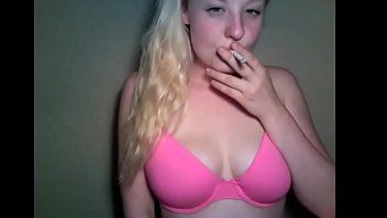 play Dans cette milf, vous pouvez baiser votre pénis autant que vous le pouvez parce que la blonde veut le faire