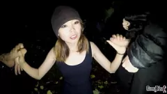 play Openbaar pijpbangavontuur van Japanse tiener: cumshots in overvloed