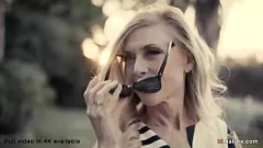 play Dojrzała blondynka nauczycielka Nina Hartley rucha się ze swoim byłym uczniem
