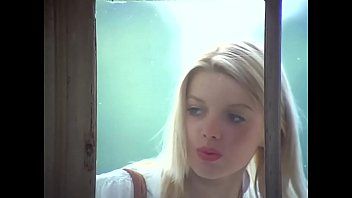 play femme crier et dire comment baiser sa blonde xxx baisée sur le capot