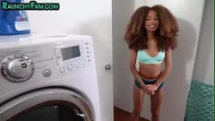 play Curvy Ebony Step-Sister enlouquece em intensa sessão de boquete de POV